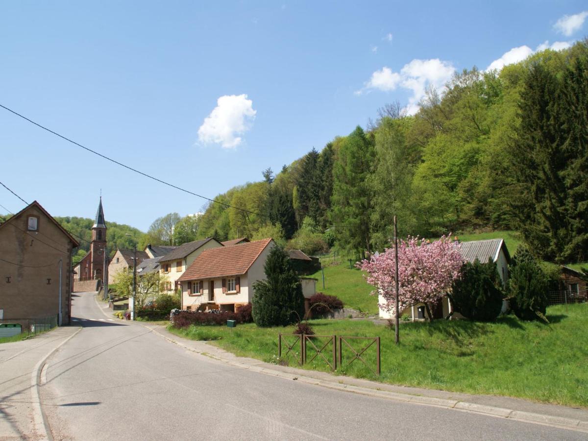 Cosy Holiday Home With Garden In Walscheid Екстер'єр фото