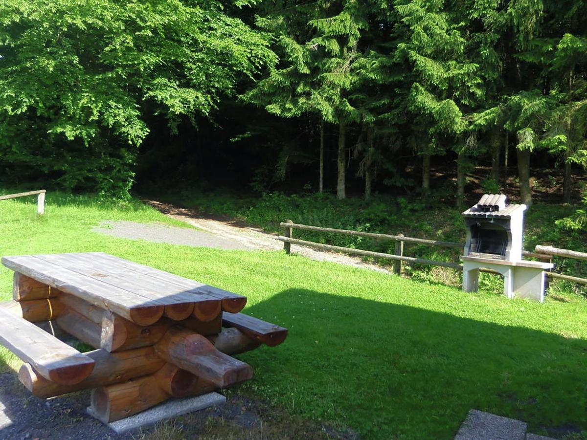 Cosy Holiday Home With Garden In Walscheid Екстер'єр фото